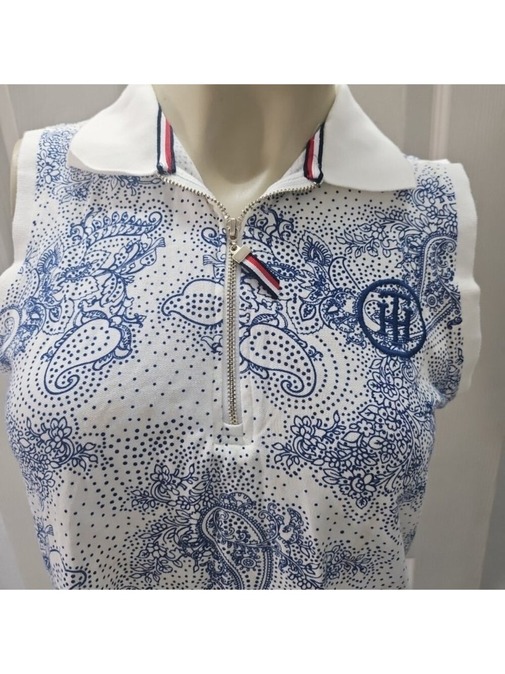 Tommy Hilfiger Sleeveless Golf Polo M Blue White Paisley Tennis Top Country Club - Picture 2 of 13
